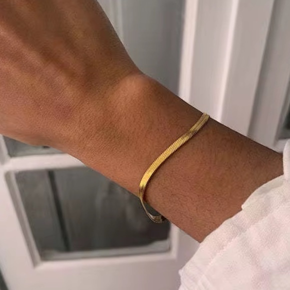 Trendy Gold Stainless Steel Snake Chain Bracelet – Minimalist Chic - Picture 4 of 7